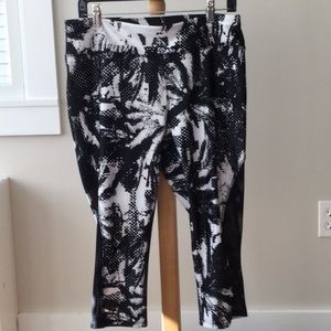 Danskin Now capri leggings